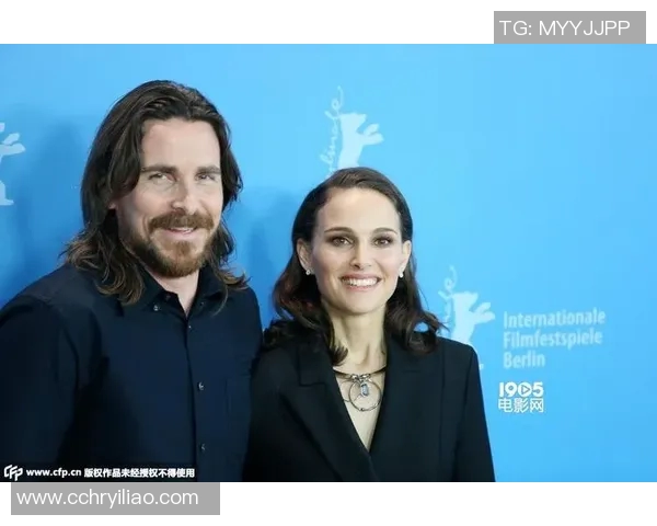 足球明星与女团亲密合影展现青春活力与运动魅力的完美结合 足球明星与女团亲密合影展现青春活力与运动魅力的完美结合