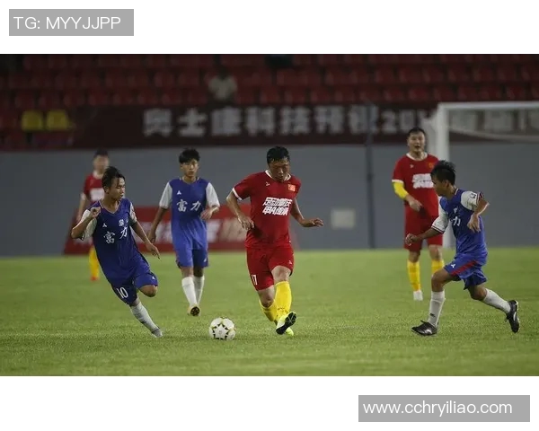 广东足球明星的魅力与风采揭秘:谁是最帅的球场英雄 广东足球明星的魅力与风采揭秘:谁是最帅的球场英雄