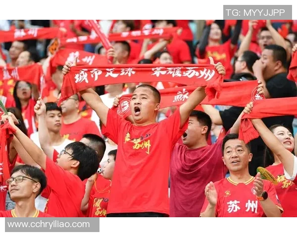 足球明星化身普通人街头探险揭秘真实生活与球场风采的反差魅力