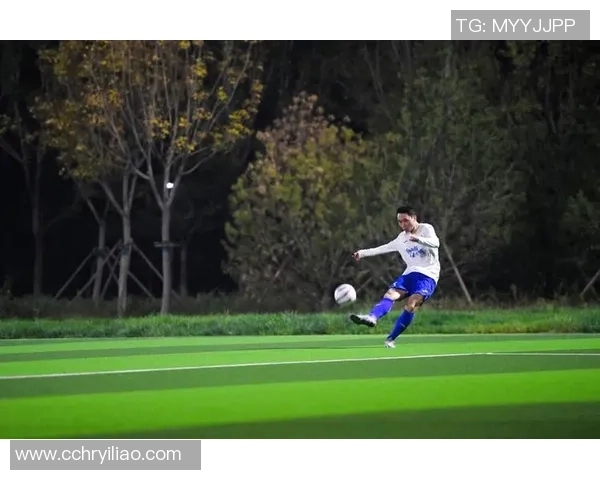 足球明星射门训练视频揭秘技巧与训练方法提升你的射门水平 足球明星射门训练视频揭秘技巧与训练方法提升你的射门水平